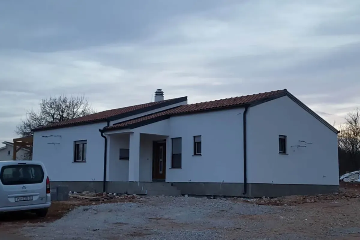 Referenca: Pazin 125